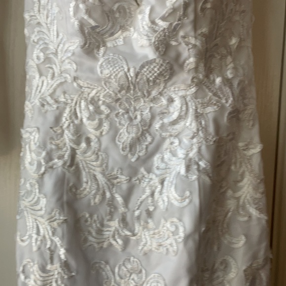 White Formal Wedding Gown - Picture 5 of 11